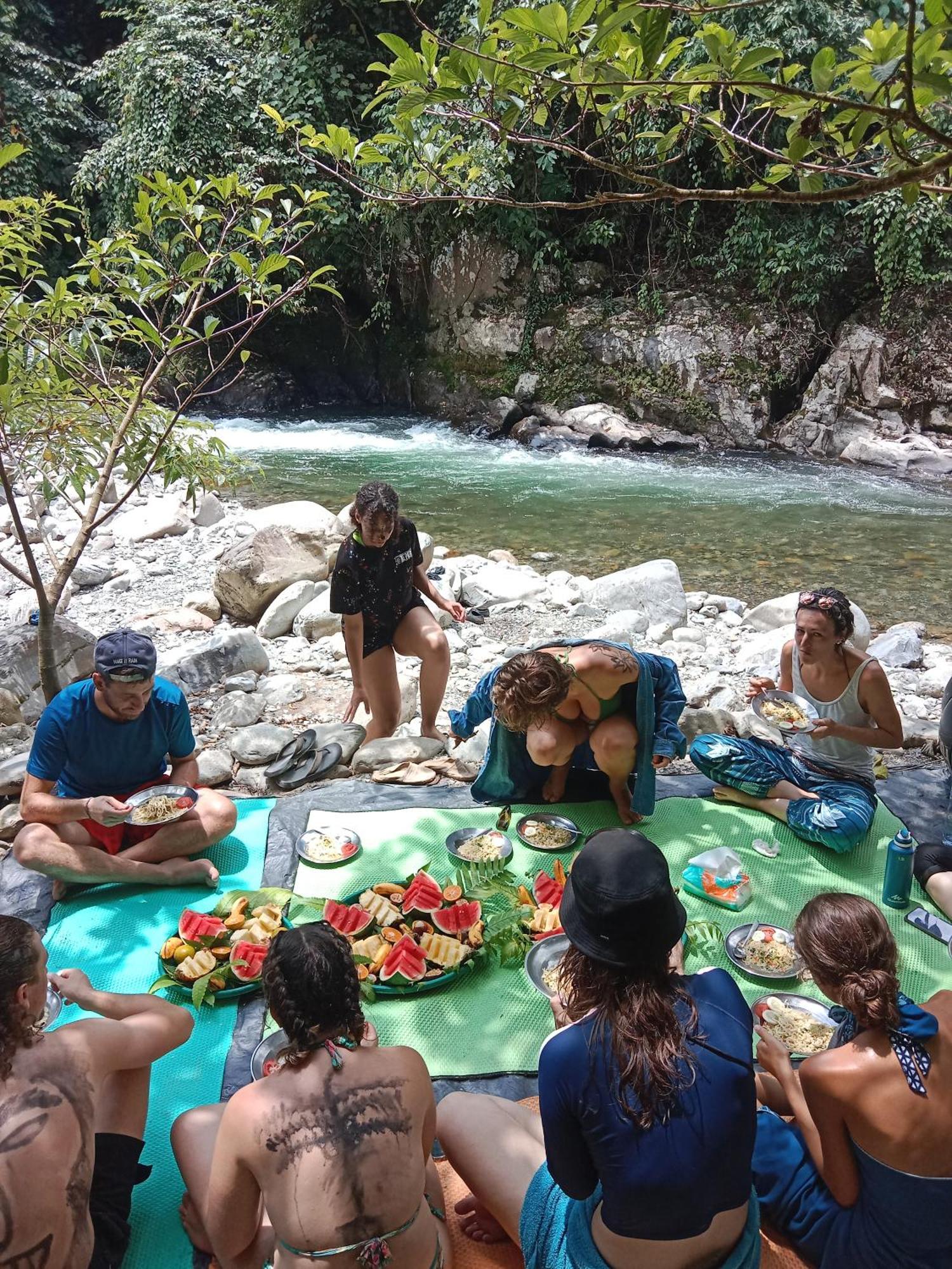 Jungle Life Guest House - Trekking & Transport Only Book With Us Bukit Lawang Ngoại thất bức ảnh
